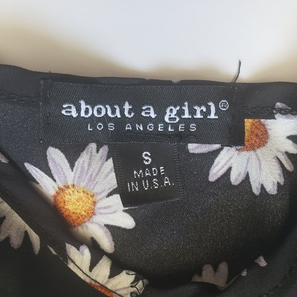 About a Girl Cold Shoulder Black Daisy Top - S - Picture 8 of 10